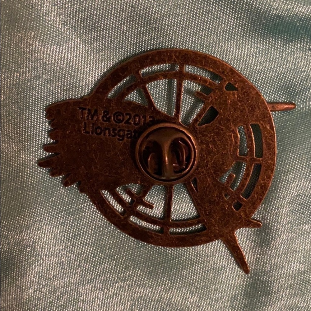 Mockingjay bird Pin - Picture 2 of 3